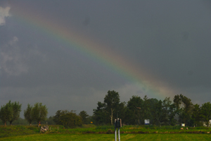 Een regenboog tijdens de wandeling
